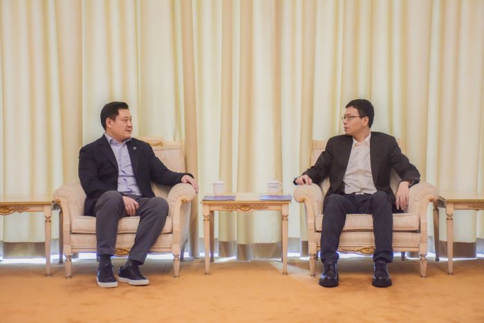 1742206951483046489.jpg 3月15日,太平洋建設(shè)董事局主席嚴昊與廣東省汕頭市潮南區(qū)委書記張曉鏗會談.jpg